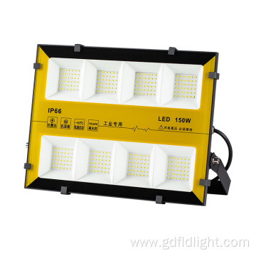 Wide illumination led outdoor spotlights using